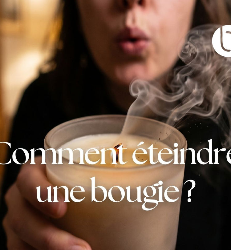 Personne soufflant sur une bougie et générant de la fumée, la mauvaise méthode pour éteindre une bougie proprement.