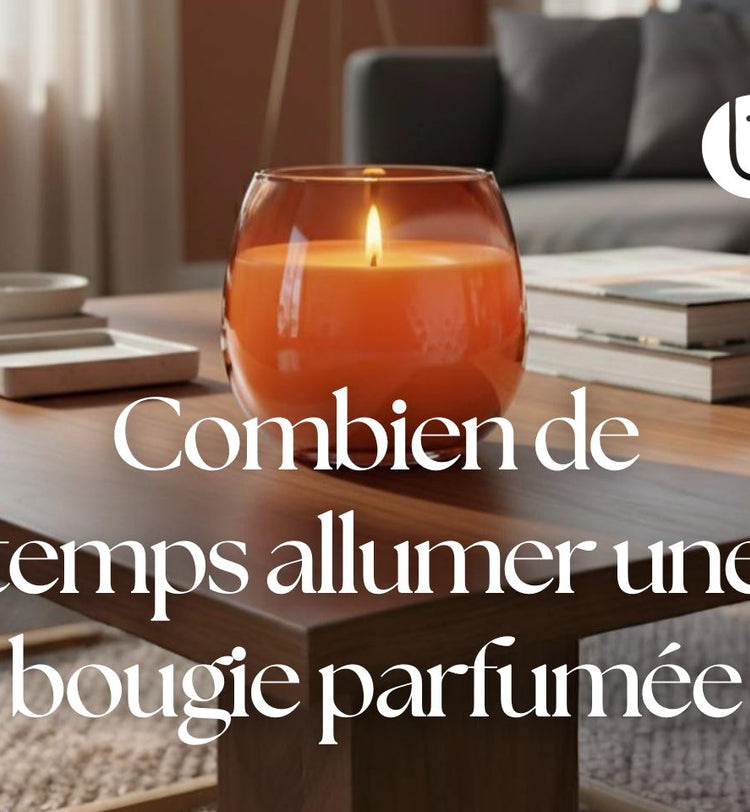 Bougie parfumée allumée dans un contenant en verre sur une table basse, image d’illustration de l’article sur la durée idéale pour allumer une bougie parfumée